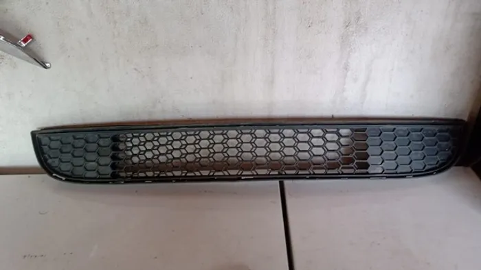 Grade dianteira inferior Fiat Uno Vivace
