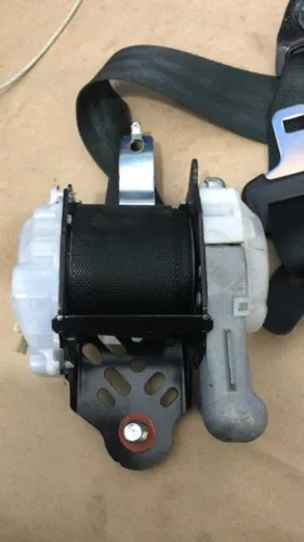 Cinto de segurança c/airbag original L/direito Hb20 2015