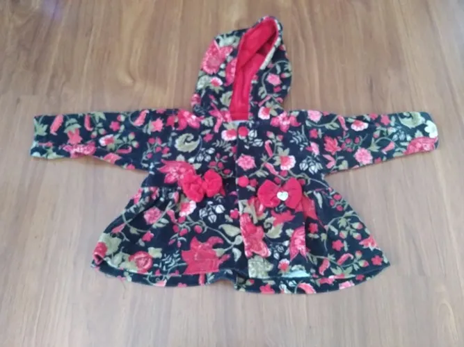Parka infantil importado preta/vermelho de gorro - entrego