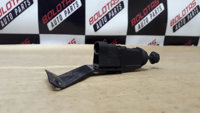 Sensor Alarme Capô Dianteiro Astra Corsa Blazer Omega Vectra S10 Cobalt Spin