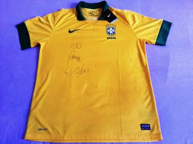 Camisa da Seleção Brasileira autografada pelo Cafu - NOVA