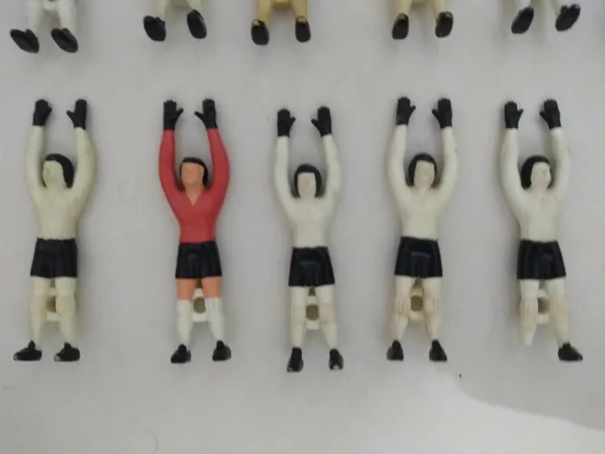 Lote Com Dois Goleiros Futebol Club Gulliver - 2 Por 30,00