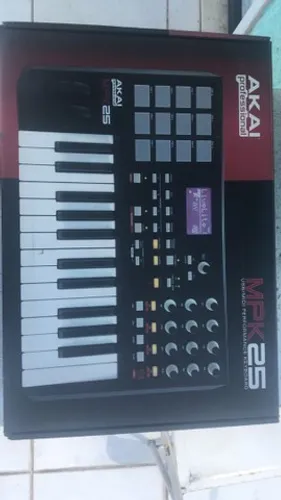 Controladora AKAI MPK25 [semi]
