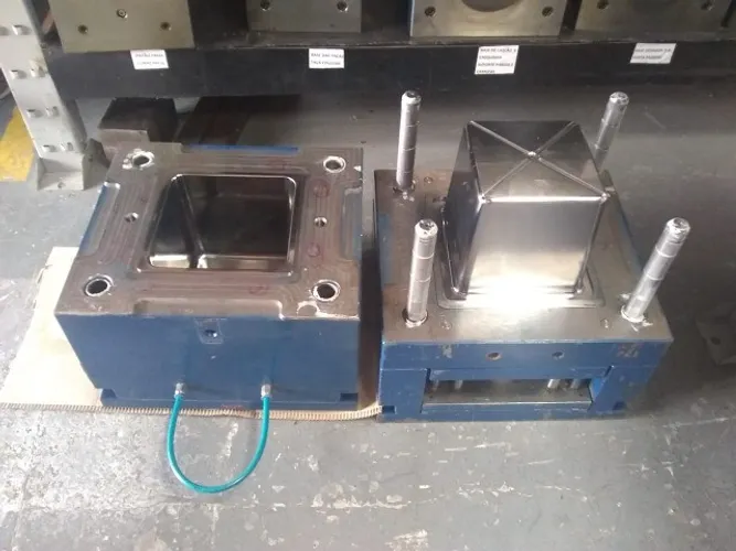Moldes de injeção plástica completos
