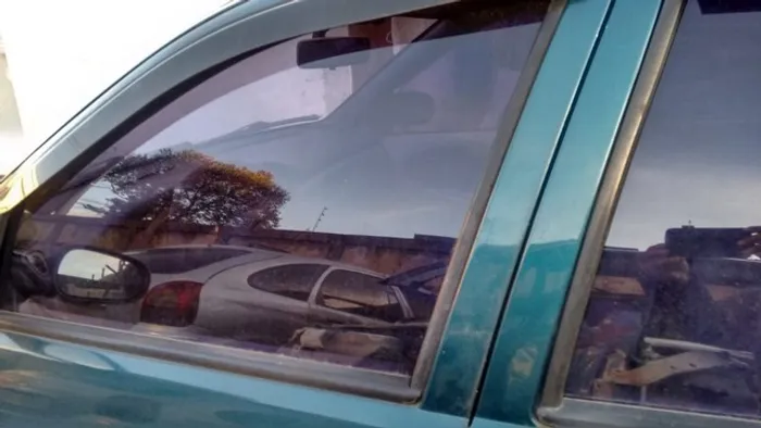 Vidro porta diantiro, Direito Renault Megane.