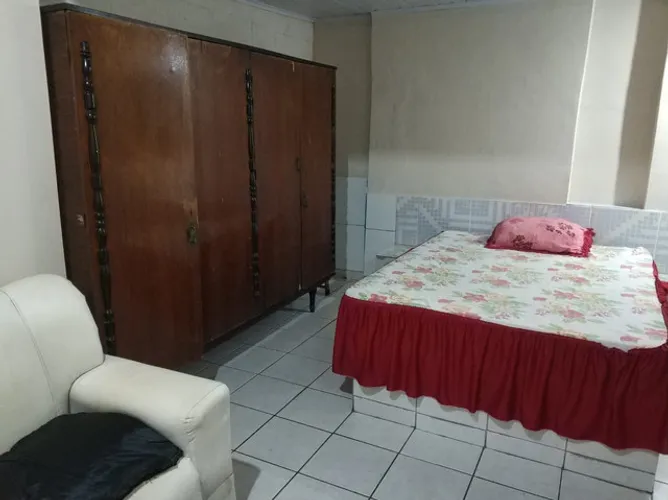 Suíte mobiliada para homens no Bueno