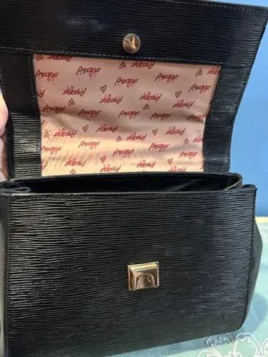 Bolsa Arezzo Preta em couro - de mão ou tira colo você quem escolhe