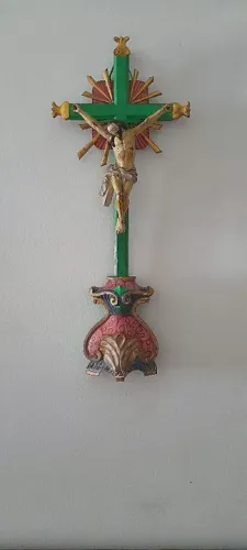 Crucifixo de madeira antigo