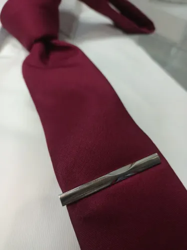 Prendedor de gravata dourado/ cromado 5 cm de largura contato apenas pelo ZAP 