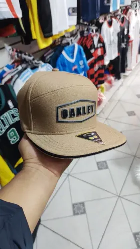 Boné Oakley novo