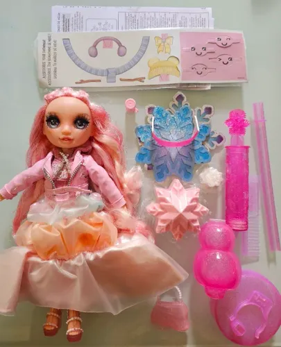 Rainbow high Bella - Boneca de neve com acessórios