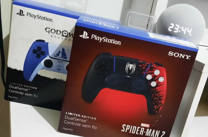 [Cada] Controle PS5 - God of War Ragnarok ou Spider Man 2 ( LACRADO) 