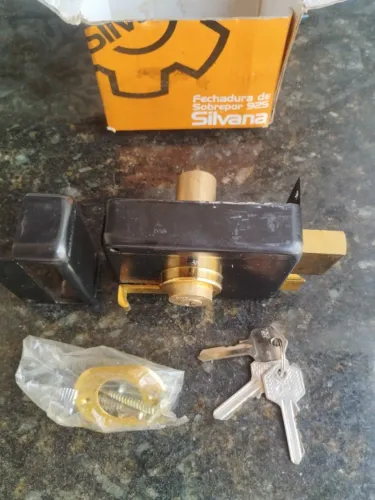 Fechadura de sobrepor