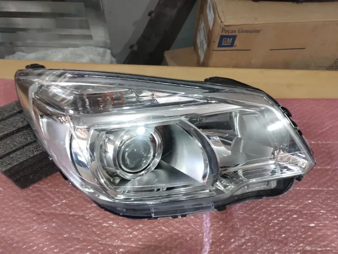 Farol direito GM S10 trailblazer  2012 2016 original novo avariado em transporte CD 278