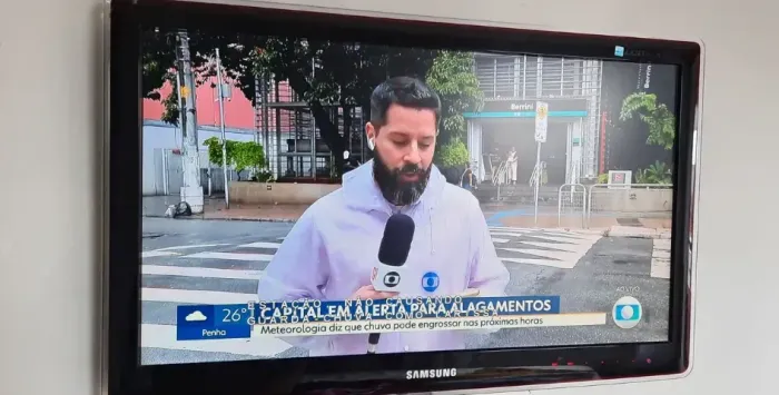 Monitor Tv Samsung 24 PL com controle