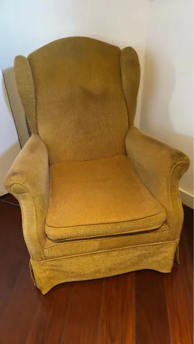 Poltrona Clássica Amarela
