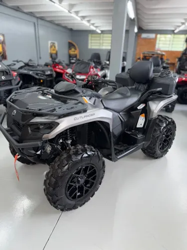 Quadriciclo Can am 700 XT 2024