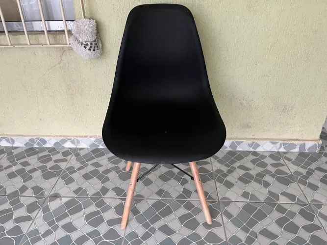 Cadeira Effiel Preta - Pés Palito