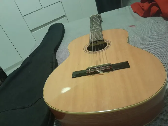 Violão di giorgio estudante 18