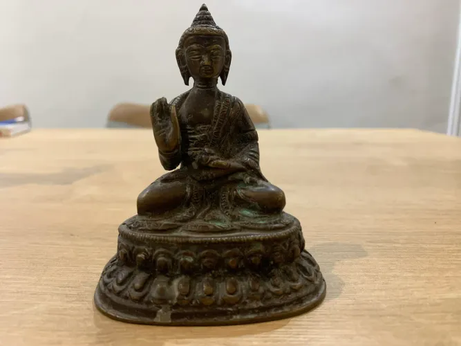 Antigo Buda em bronze