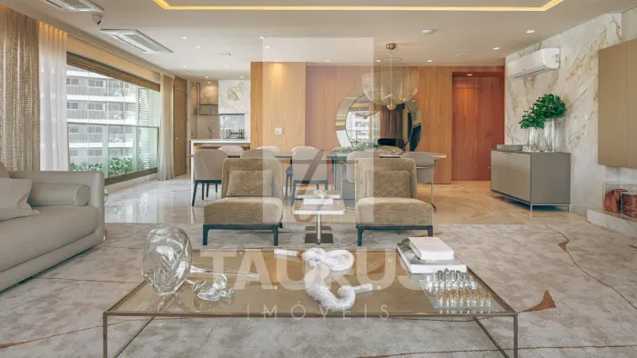 Apartamento para comprar com 3 suites e 3 vagas, 220m², em Moema, São Paulo-SP.