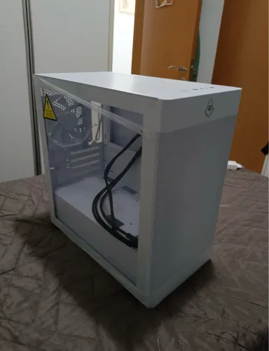 Gabinete Gamer Branco e Teclado TC238