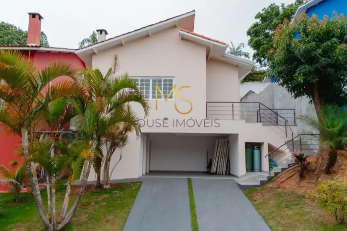 Casa com 4 dorms, garagem coberta e quintal, dentro de Condomínio fechado, Jd da Glória, C