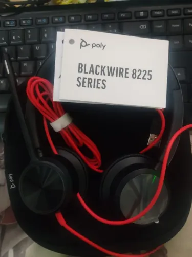 Fone de Ouvido USB Poly Blackwire 8225 Estéreo Microsoft Teams