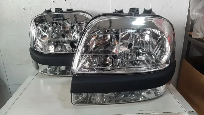 Faróis doblo 2004 a 2009 par novo