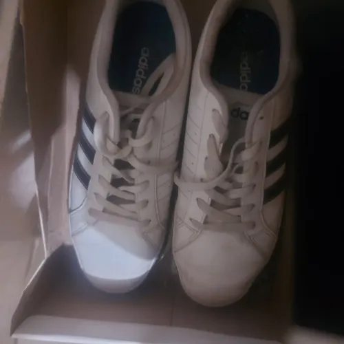 Tênis Adidas Branco com Listras Pretas