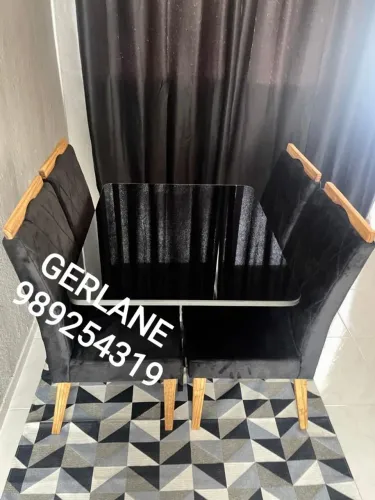 Conjunto de mesa e cadeira APARTIR $ 800,00