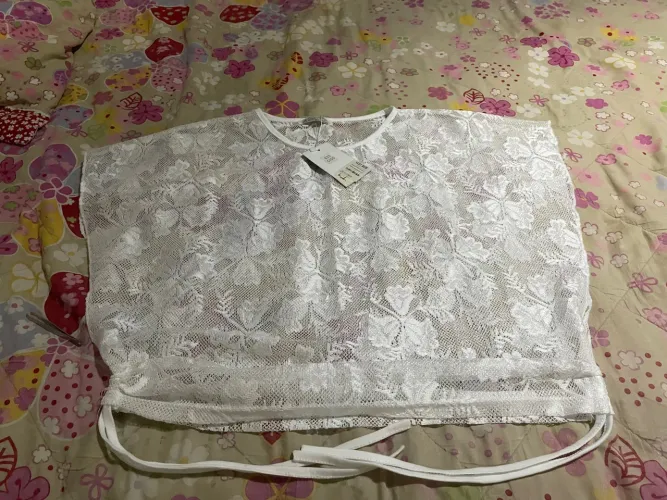 Blusa de renda branca feminina