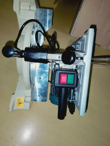 Serra profissional mesa Makita LH1040 110 V