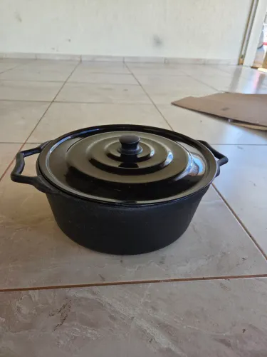 Panela de Ferro Fundido com Tampa Grande