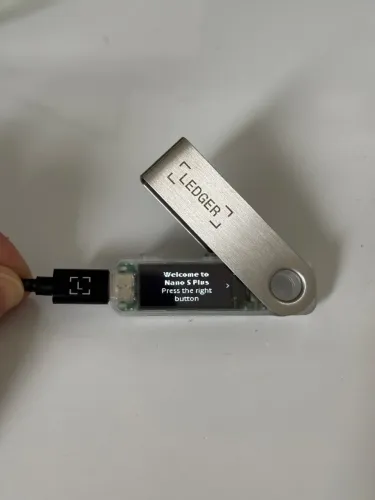 carteira fria cold wallet Ledger nano S plus bitcoin btc ethereum eth