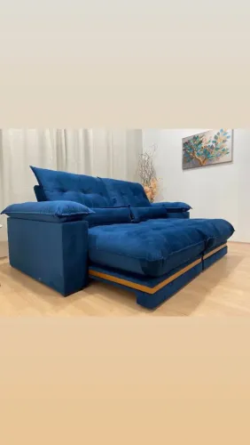 Sofá de Canto Azul com Detalhes Dourados $$3.900