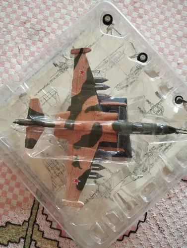 Avião a jato Sukhoi Su-25 Frogfoot - Escala 1:72