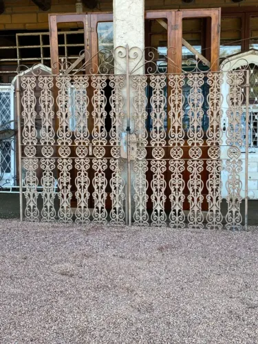 ?PORTÕES ANTIGOS FERRO MACIÇO COM FECHADURAS RUSTICAS?
