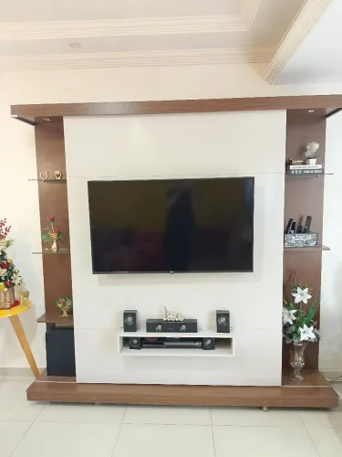 Painel estante. Medidas: 220,0Cm largura x200,0Cm altura