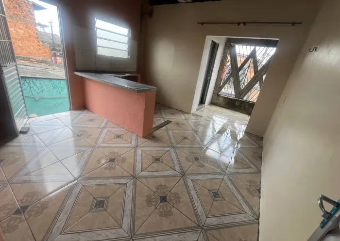 Alugo casa nos altos