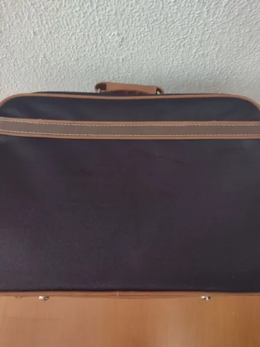 Vendo mala antiga 50larg.x 33alt. x 15prof.