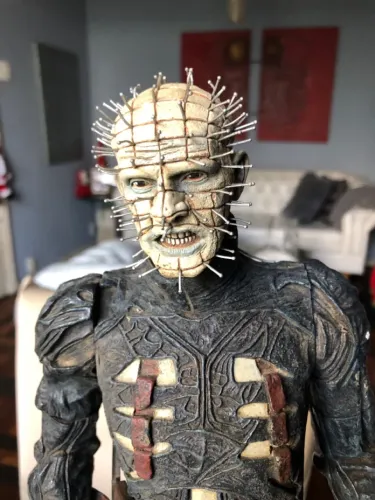 Boneco Pinhead hellraiser