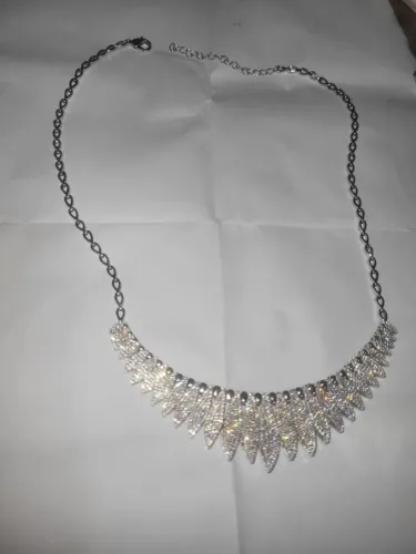 Vendo joia inox dobravel com pedras brilhante nova bom para eventos ou aniversariantes