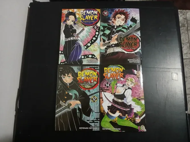 Demon Slayer em inglês - Volumes 6, 10, 12 e 14
