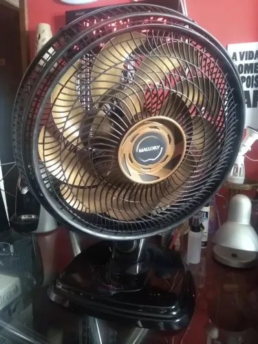 VENTILADOR 2 EM 1, DE MESA E PAREDE, NOVO, NA CAIXA LACRADA, SUPER POTENTE, COM 15 PÁS.