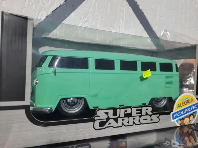 Miniatura Kombi de plástico com pneus de borracha