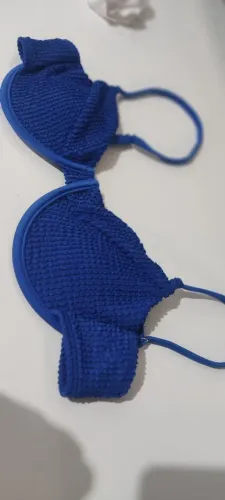 Top de biquíni azul texturizado