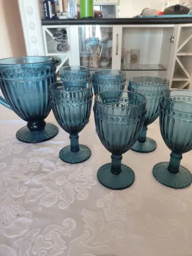 Jogo de jarra e taças de vidro