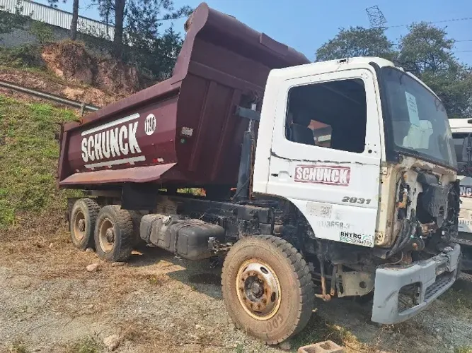 Caminhão Mercedes Benz 2831K ano 2010 com Caçamba Meia Cana Rossetti,