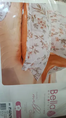 Cobreleito com porta travesseiros